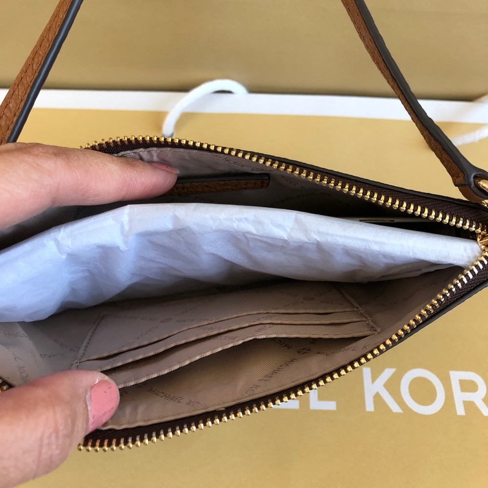 🌹Michael Kors Fulton Brown Wristlet 🌹 - Picture 4 of 6